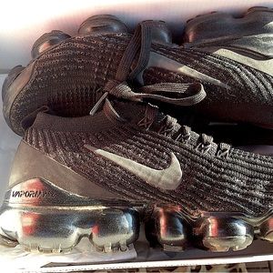 W AIR VAPORMAX FLYKNIT 3s black brand new
